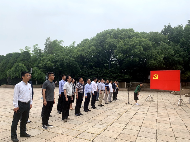 集團(tuán)第一支部與浙農(nóng)華貿(mào)黨支部聯(lián)合開展&ldquo;學(xué)黨史牢記使命 祭英烈傳承精神&rdquo;主題黨日活動