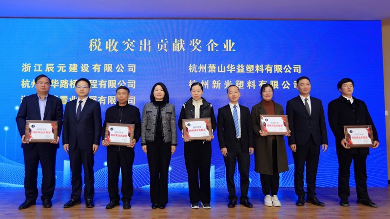 1676426745141165.jpg 領(lǐng)獎 (2)_副本.jpg