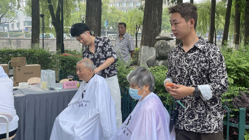 浙農(nóng)實業(yè)寧波寧望府開展&ldquo;浙風十禮入社區(qū)&rdquo;文明公益活動