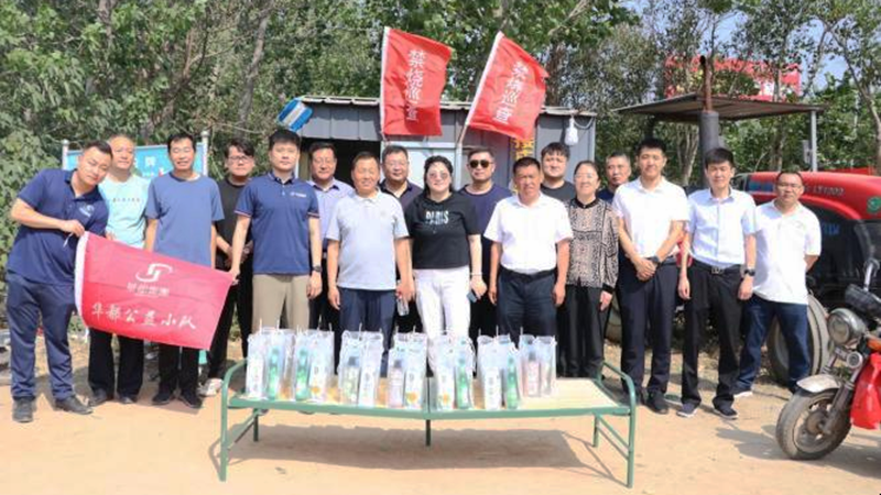濟(jì)寧華都黨員公益服務(wù)隊(duì)開(kāi)展&ldquo;情系駐村 夏送清涼&rdquo;高溫慰問(wèn)活動(dòng)