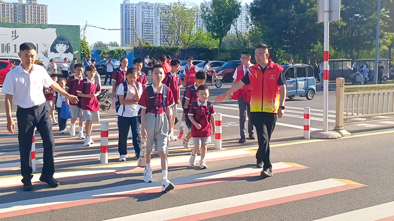 濟(jì)寧華都黨員公益服務(wù)隊(duì)開展開學(xué)護(hù)航志愿服務(wù)活動